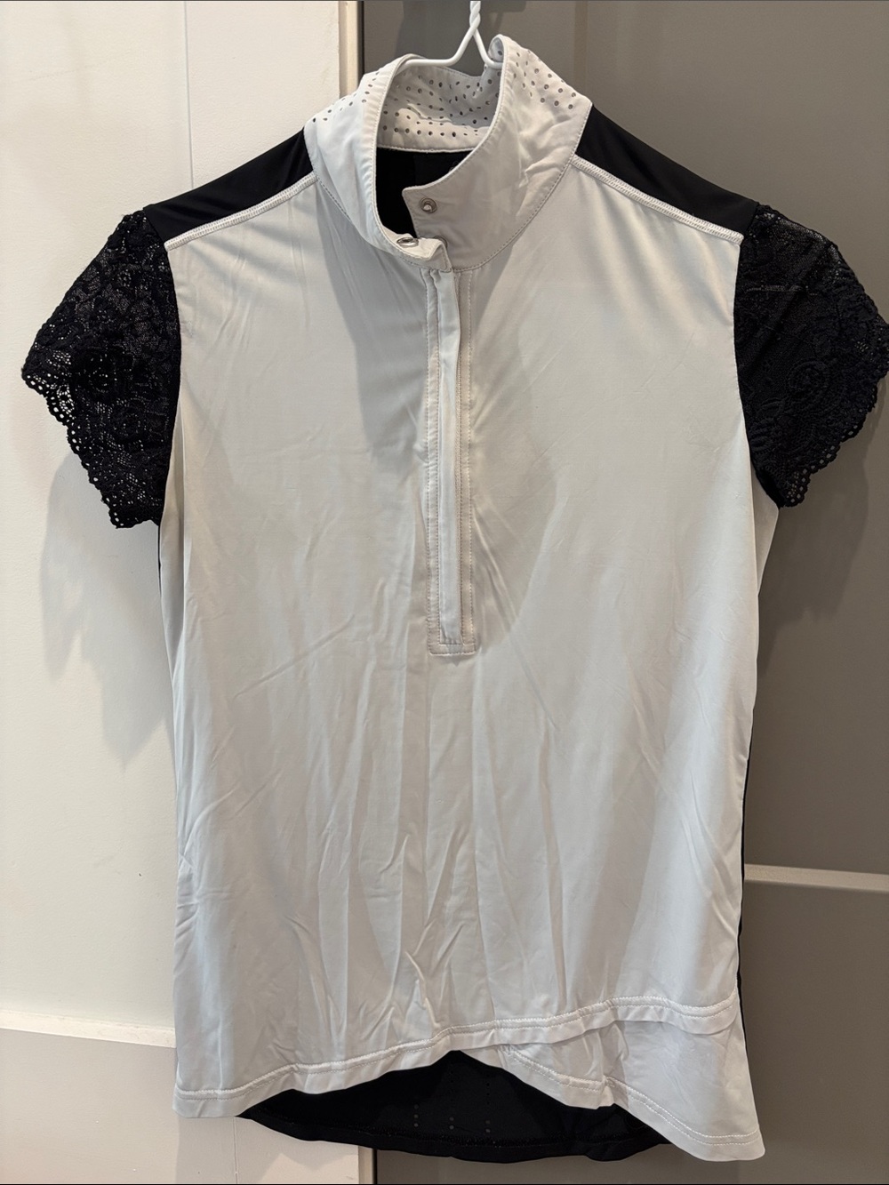 70 Degrees- White and Black Lace-Sleeve Women's Show Shirt